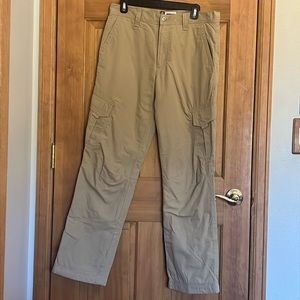 ALPINE DESIGN Tan fleece lined cargo straight leg pants. Men’s Size 32